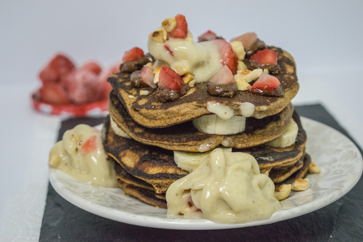 Healthy hazelnut butter pancakes with banana sauce