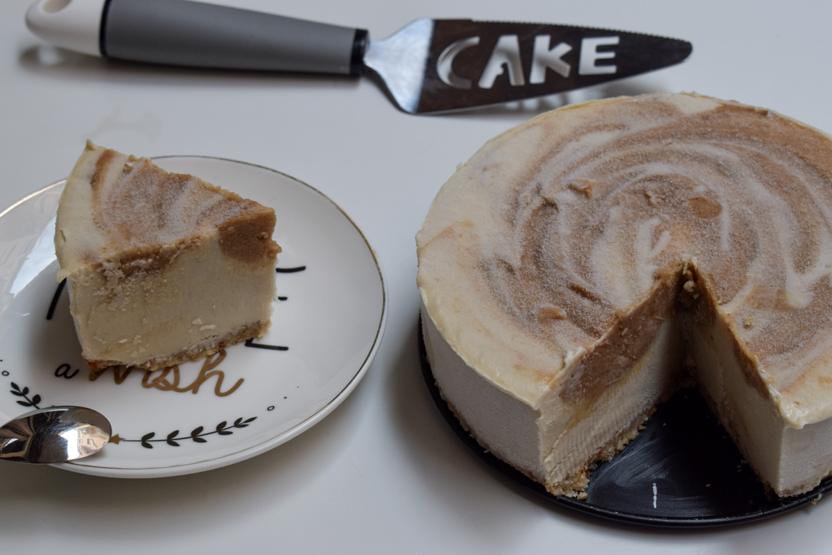 Caramel cheesecake, a perfect cake for hot summer days